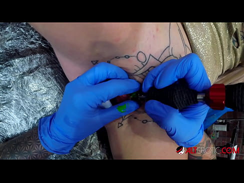 ❤️ Ekstremt tatovert hottie Sully Savage tok en tatovering på klitoris ❤️ Kvalitetssex ved no.playcrot69.top ❌️